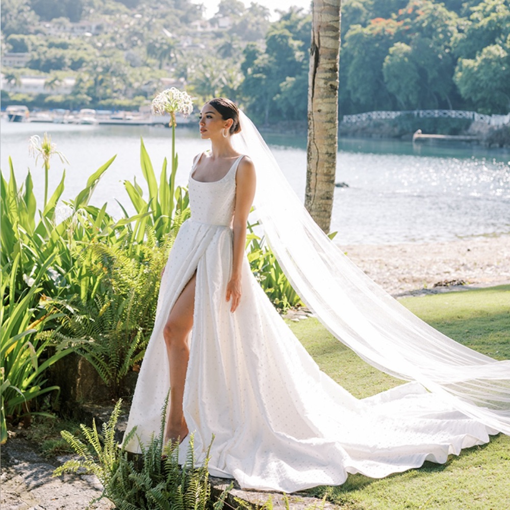Cameo - 120" Classic Pearl and Crystal Scatter Veil